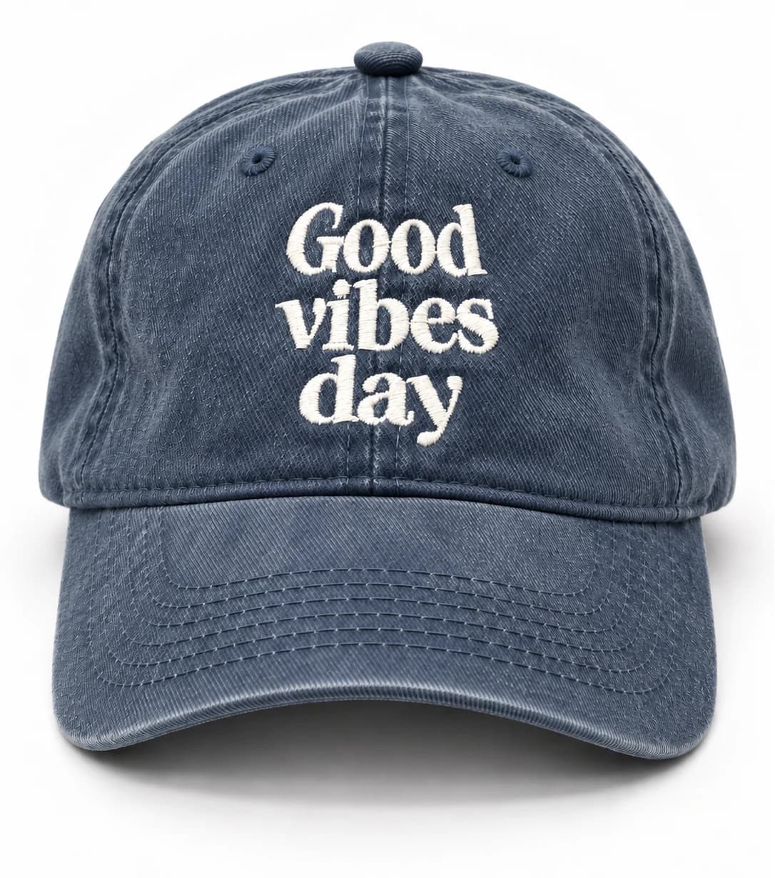 Gorra FML en azul marino deslavado, con frase Good vibes day.