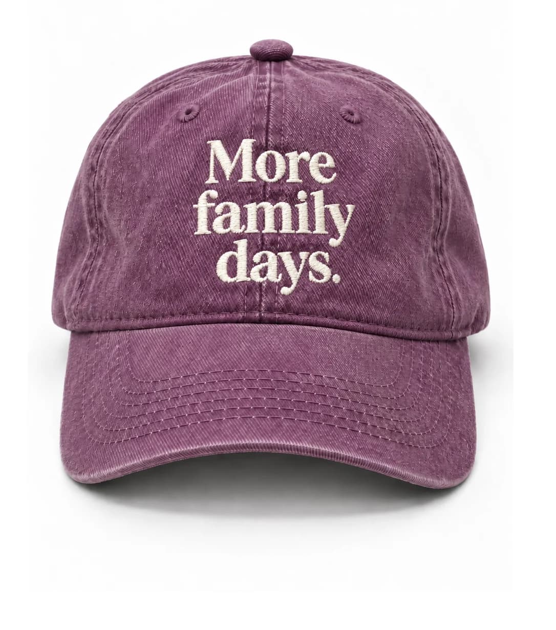 Gorra FML en lila deslavado, con frase More family days.
