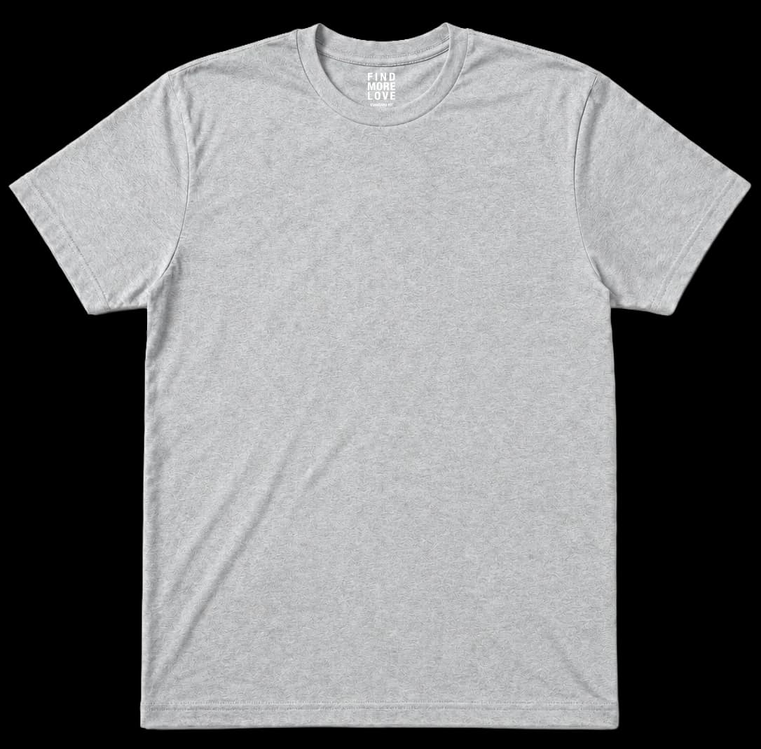 Playera Softstyle en gris, con parche negro.