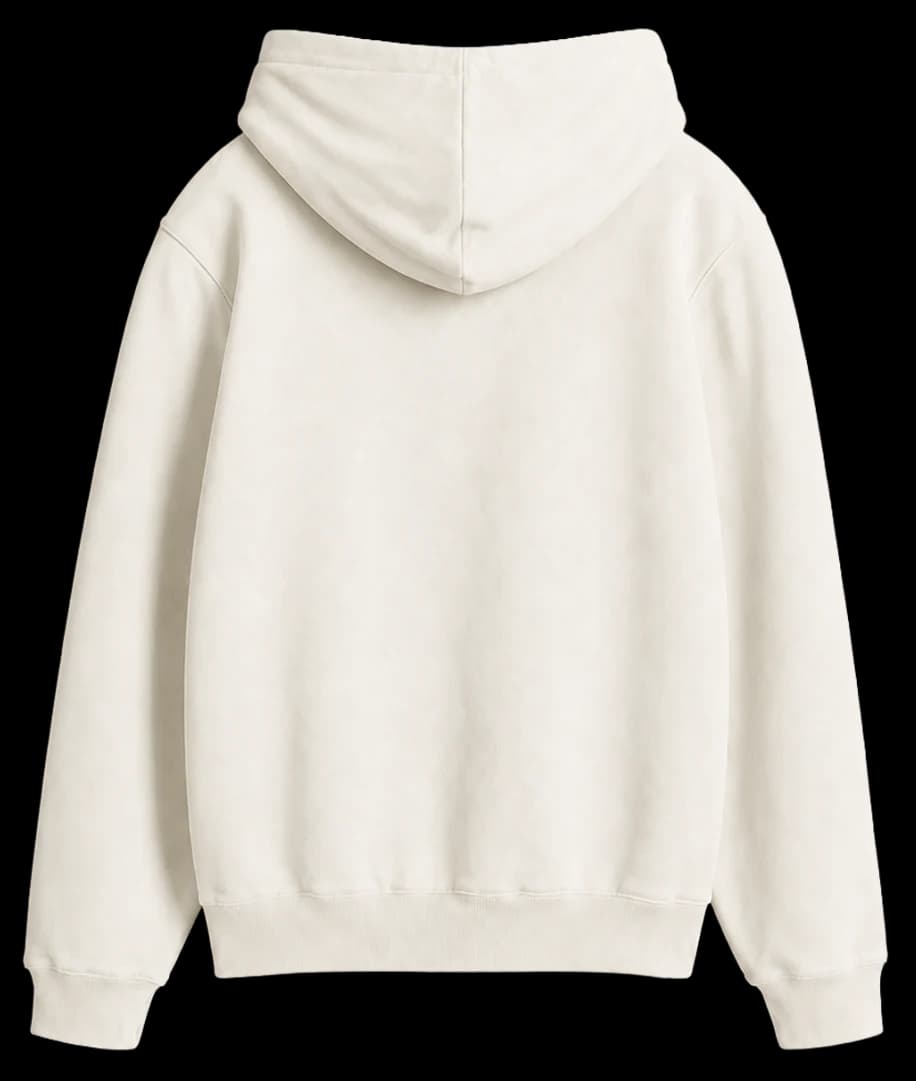 Sudadera Oversized en blanco, con parche negro y frase Low on social battery.